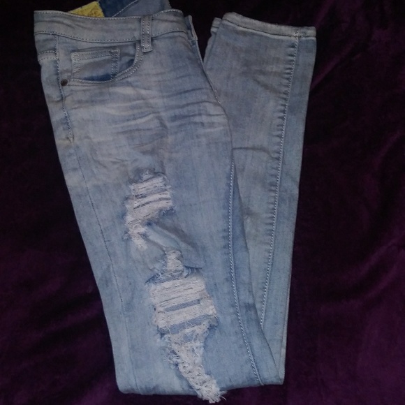 Distressed jeans - Picture 2 of 6